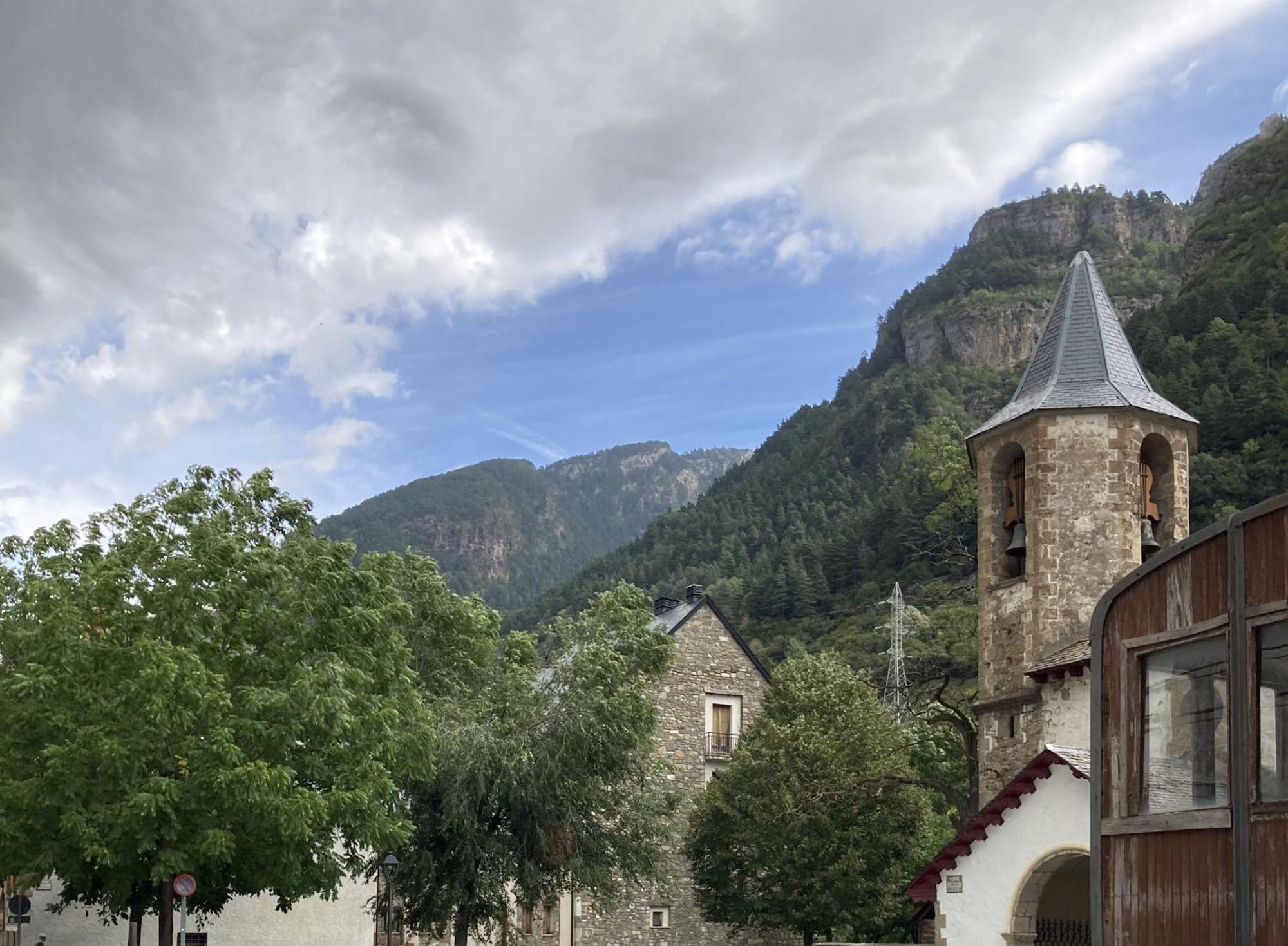 Precioso Atico Acogedor En Canfranc Eksteriør bilde