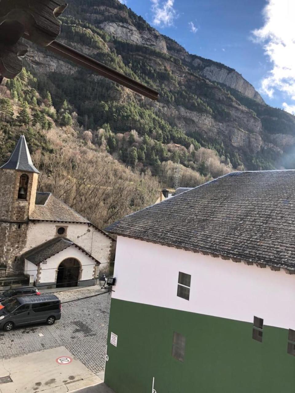 Precioso Atico Acogedor En Canfranc Eksteriør bilde